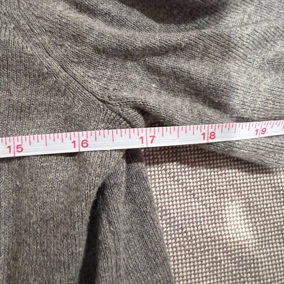 J. Crew necklace teddie Gray Sweater with Pearl Embellishments, medium, EUC - Picture 8 of 8